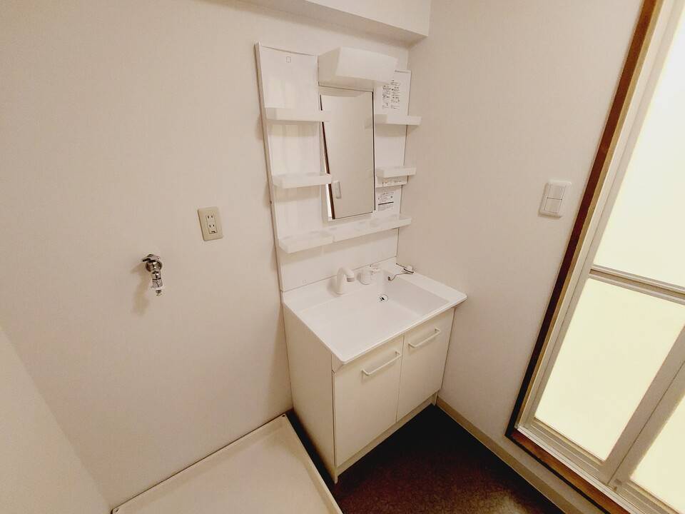 洗面設備　シャワー付洗面化粧台