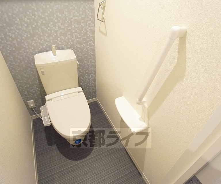 トイレ　ウォシュレット付きです。