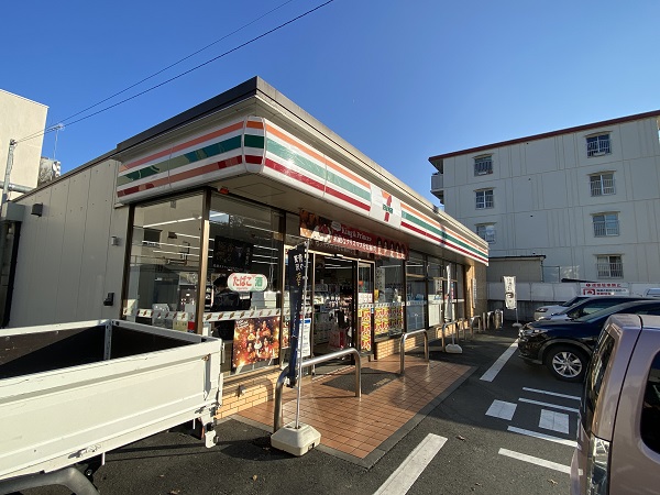 コンビニ　セブンイレブン多摩永山2丁目店（コンビニ）まで135m