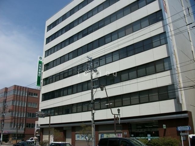 銀行　北海道銀行函館支店（銀行）まで609m