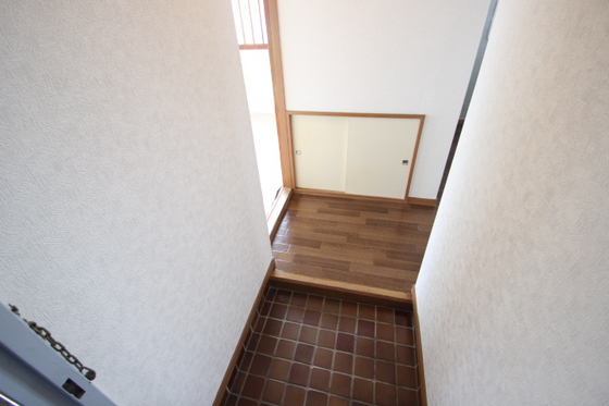 玄関　※別号室の写真です。