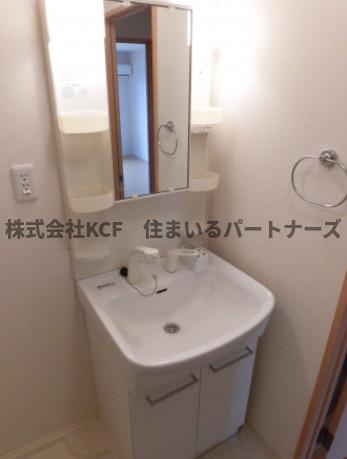 洗面設備　ゆったりとスペースのある洗面所
