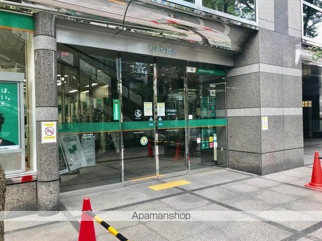 銀行　（株）りそな銀行／新都心営業部（銀行）まで73m