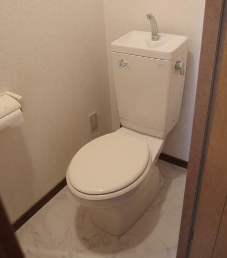 東急東横線 綱島駅 徒歩5分 3階建 築27年のトイレ写真
