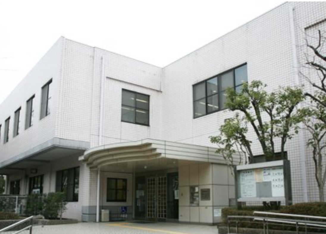 図書館　港南図書館（図書館）まで708m