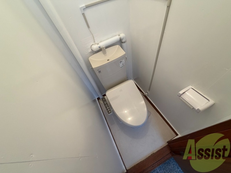 トイレ　こちらはトイレです。清潔感があり、安心して使用できます。
