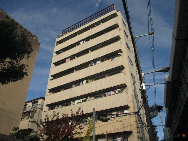 建物外観　隣接する建物がないので日当たり風通し共に良好です