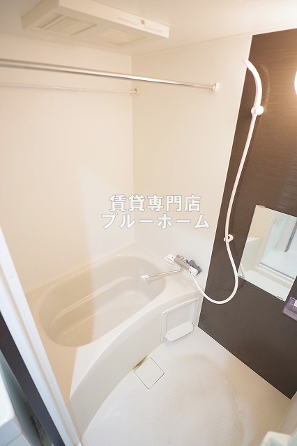 バス・シャワールーム　浴室乾燥機付きで雨の日の洗濯に困らない！