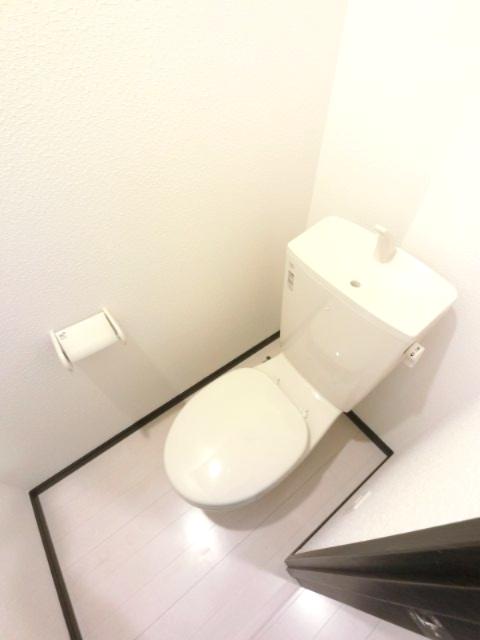 ＪＲ総武線 千葉駅 徒歩11分 4階建 築11年のトイレ写真