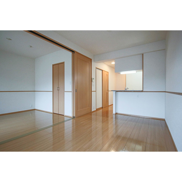 居室・リビング　同じ建物の別のお部屋