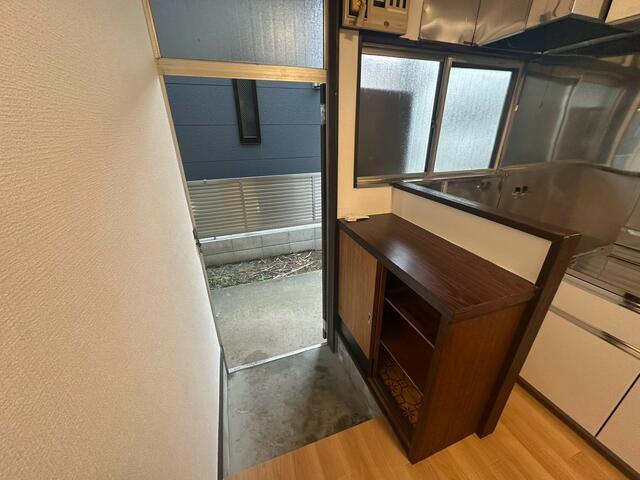 京成本線 京成小岩駅 徒歩8分 2階建 築49年の玄関写真