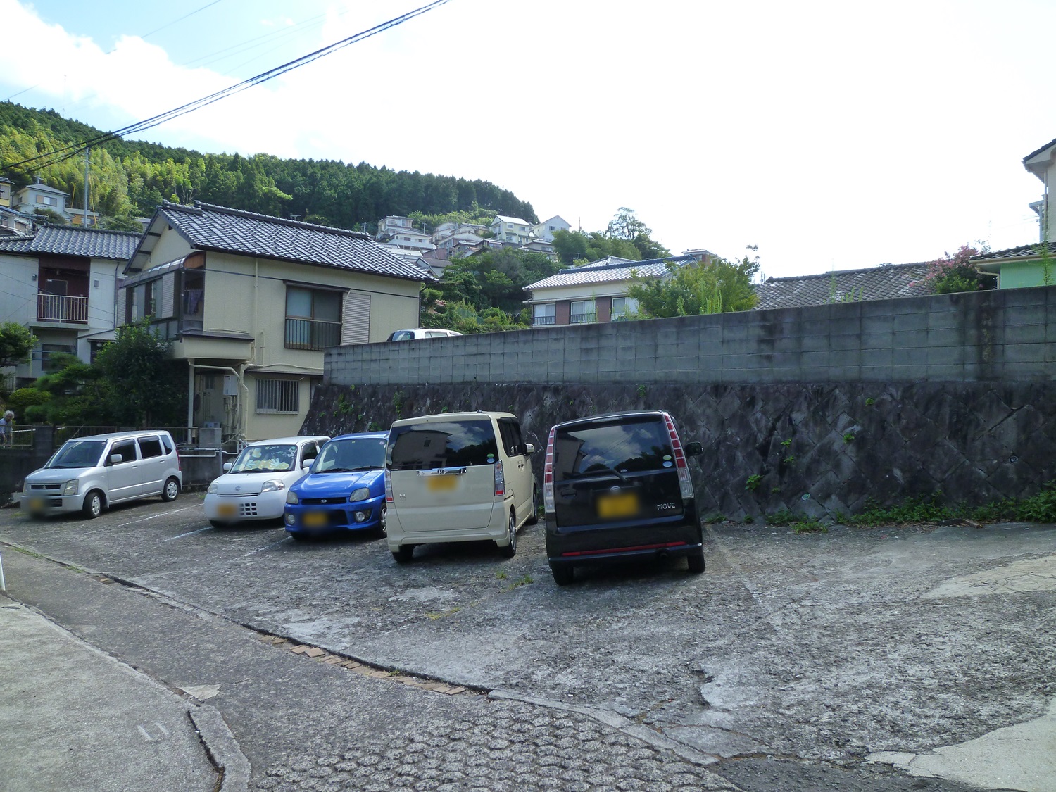 【長崎市田上のアパートの駐車場】