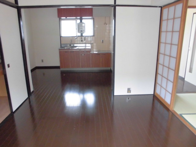 野色マンションの内装写真