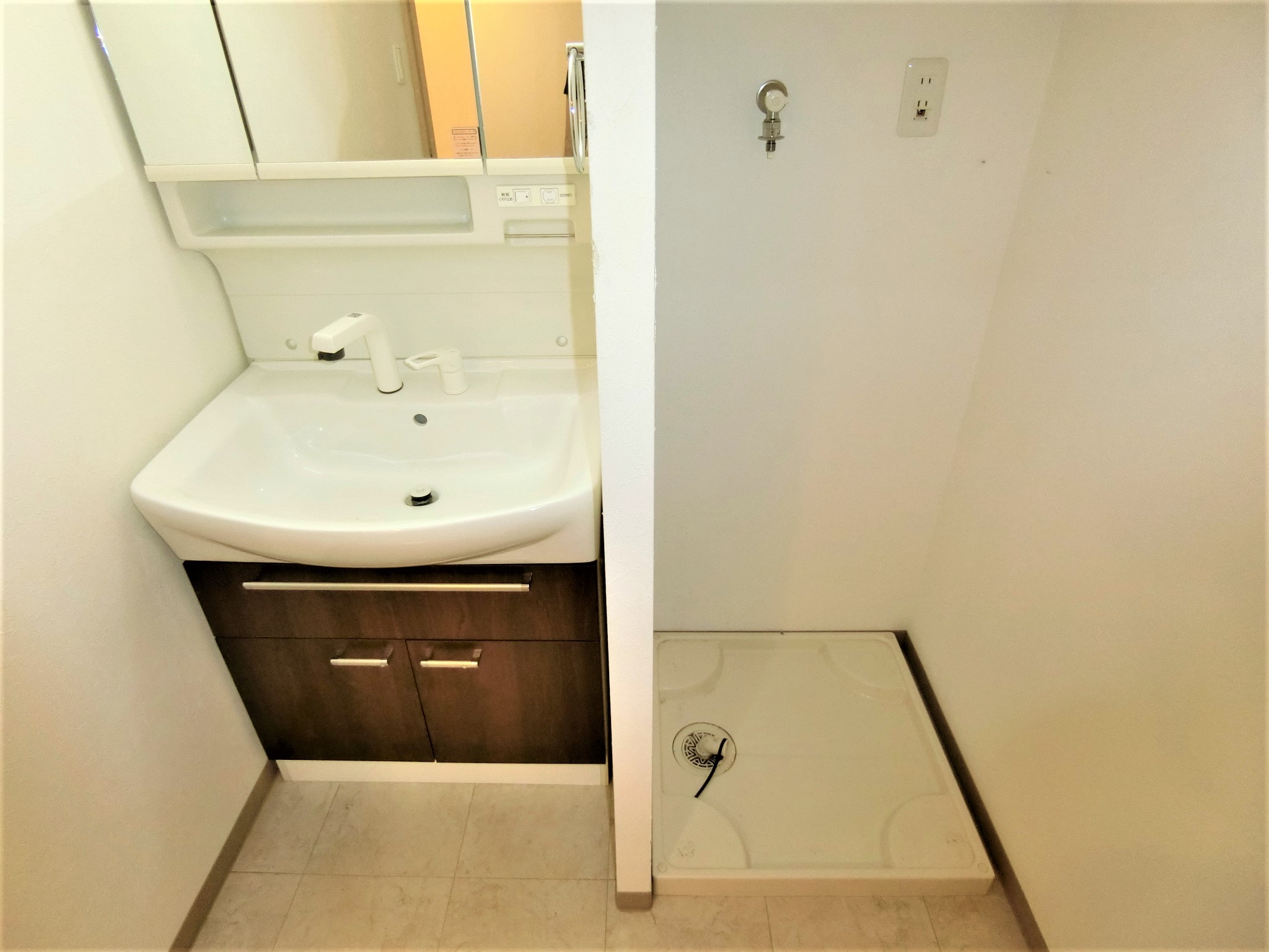 洗面設備　室内洗濯機置き場完備☆