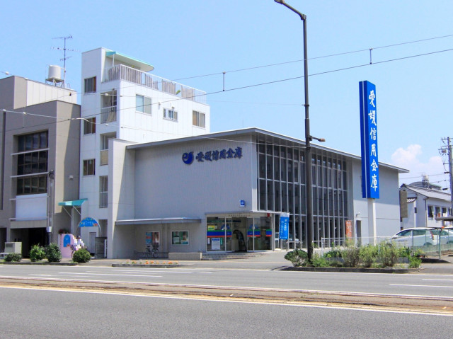 銀行　愛媛信用金庫　松山本町支店（銀行）まで220m