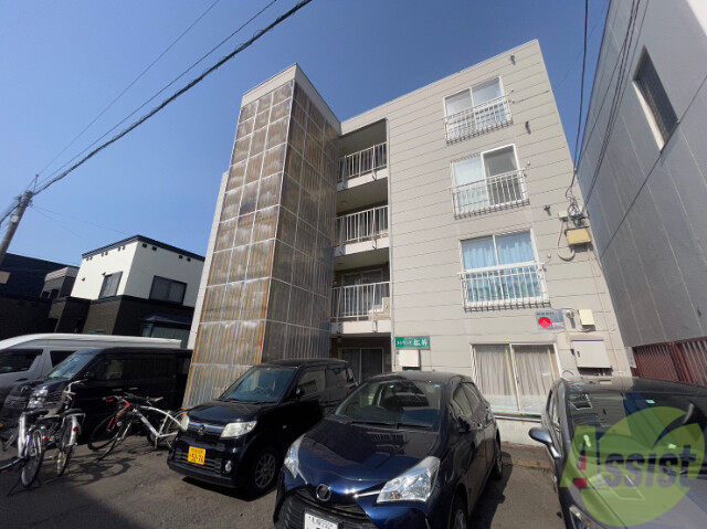 札幌市東区北十三条東のマンションの建物外観