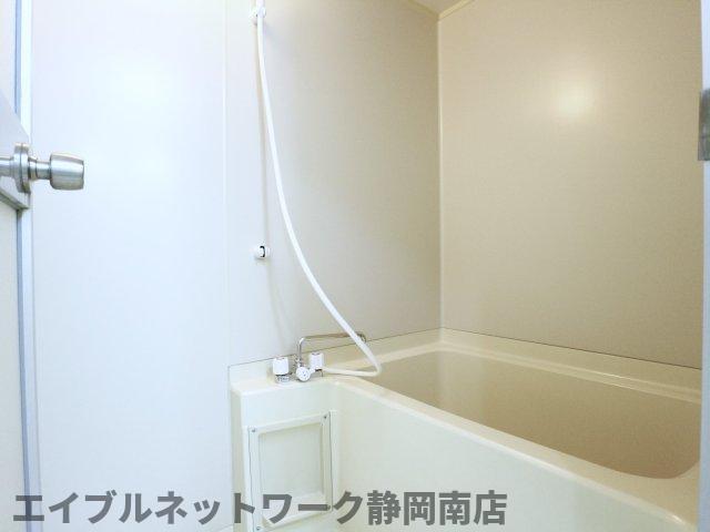 バス・シャワールーム　コンパクトで使いやすいお風呂です