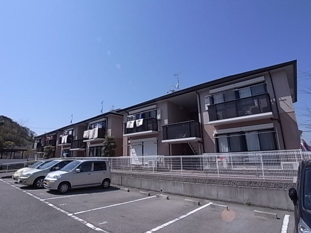 神戸市北区甲栄台のアパートの建物外観