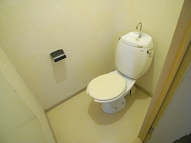 【宝塚市中筋のアパートのトイレ】