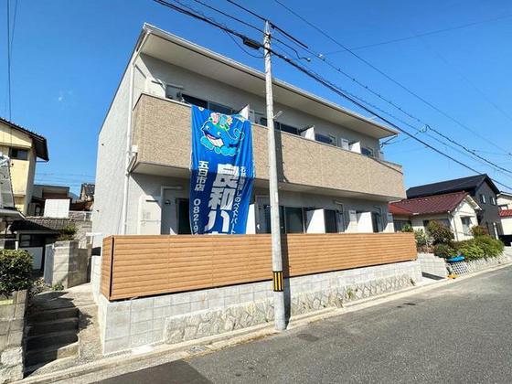 広島市佐伯区屋代のアパートの建物外観