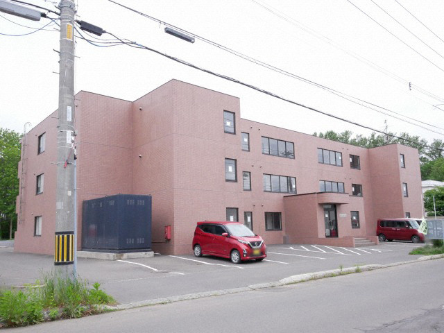 【札幌市北区屯田二条のマンションの建物外観】