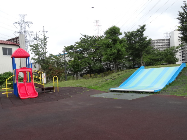 【川口市大字峯のアパートの公園】