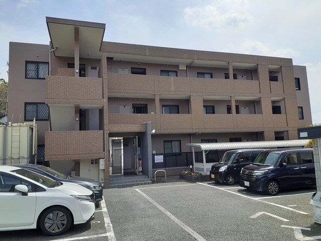 川西市東多田のマンションの建物外観