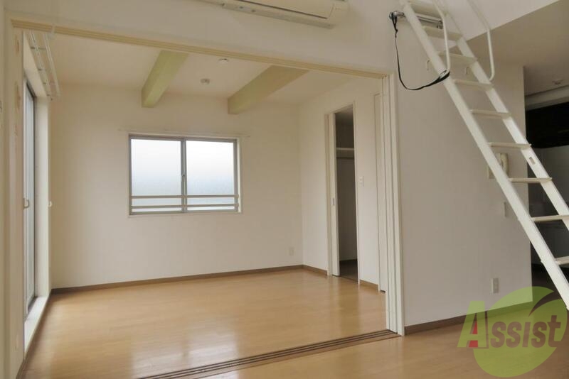 居室・リビング　全面キレイなフローリングで掃除もし易く過ごしやすい。