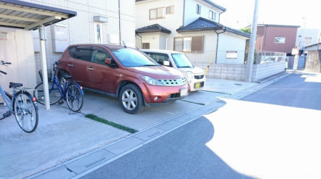 【春日部市大場のアパートの駐車場】