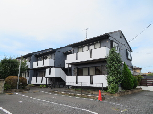 【太田市新野町のアパートの建物外観】