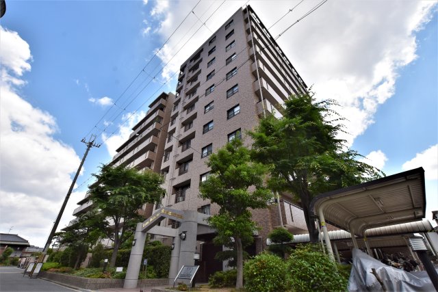 松原市松ケ丘のマンションの建物外観