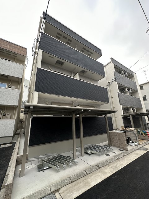 【尼崎市杭瀬北新町のアパートのエントランス】