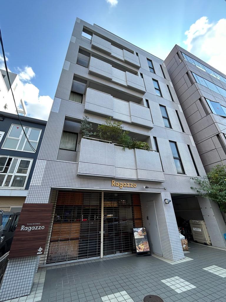 京都市中京区天神山町のマンションの建物外観