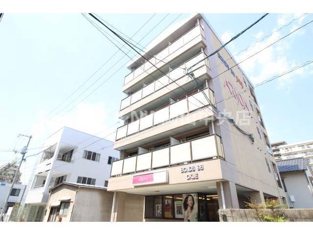 岡山市北区桑田町のマンションの建物外観