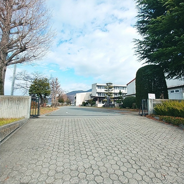中学校　松本市立山辺中学校（中学校）まで971m