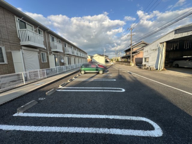 【グランモアロイヤルの駐車場】