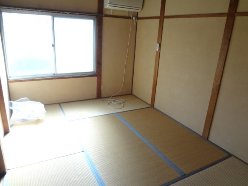 ＪＲ山陽本線 姫路駅 バス乗車時間：10分 最寄りバス停で下車 徒歩8分 2階建 築48年の居間写真