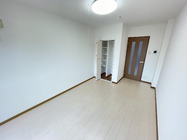 居室・リビング　白床の素敵なお部屋です