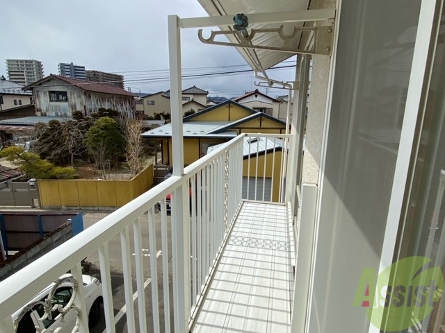 バルコニー　ベランダは２つのお部屋から出入りできますね