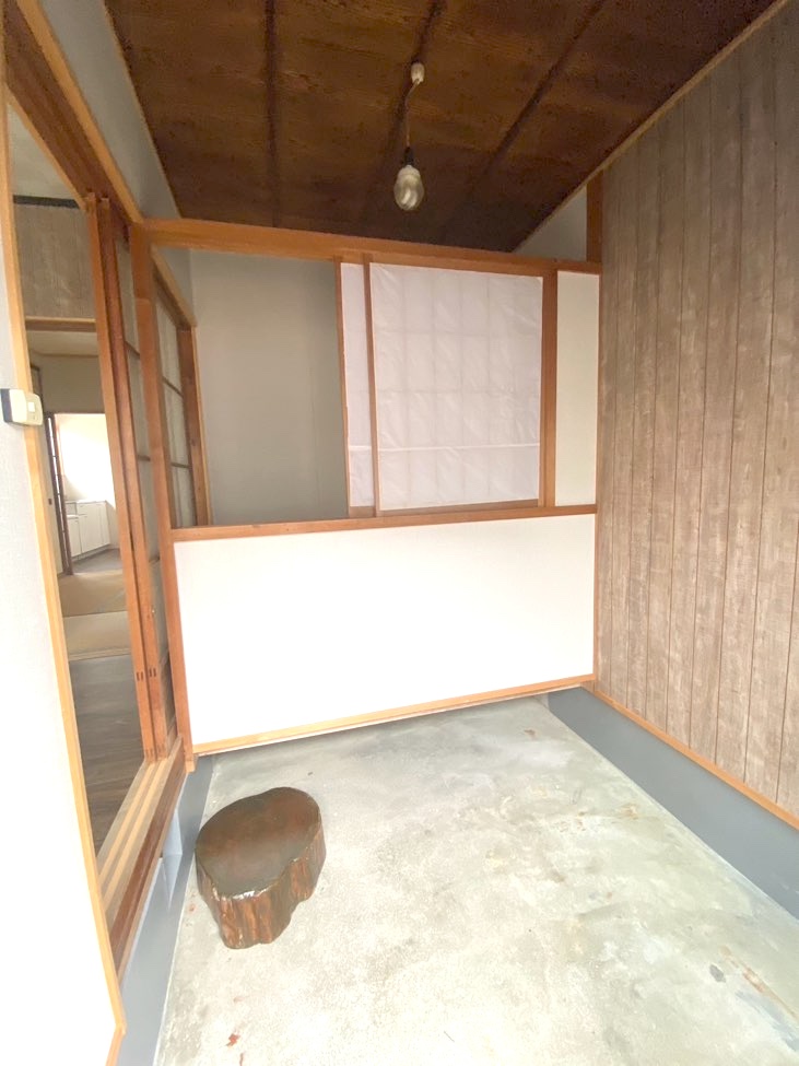 セキュリティ　和モダンな玄関入り口