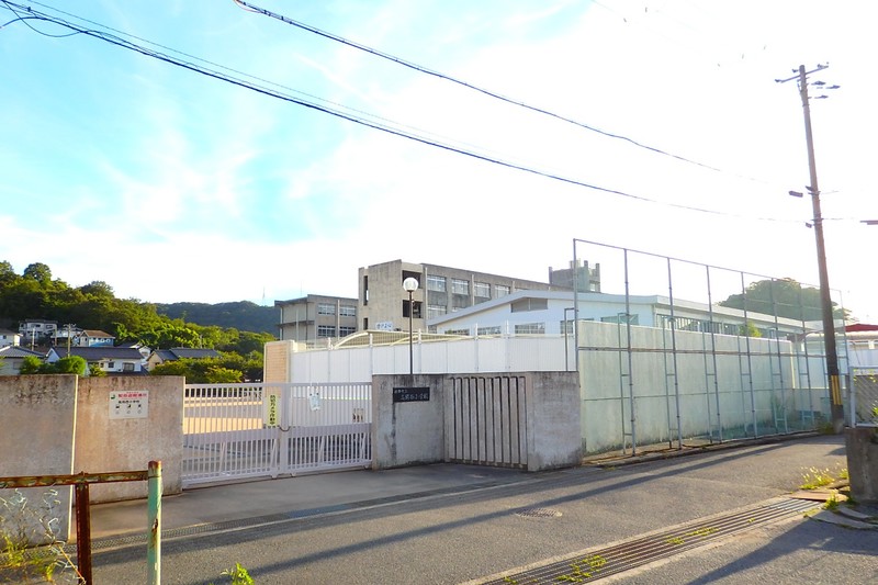 小学校　姫路市立高岡西小学校（小学校）まで1715m