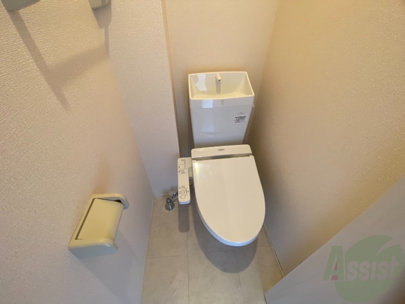 トイレ　トイレはこちらのウォシュレット付きになりますね。