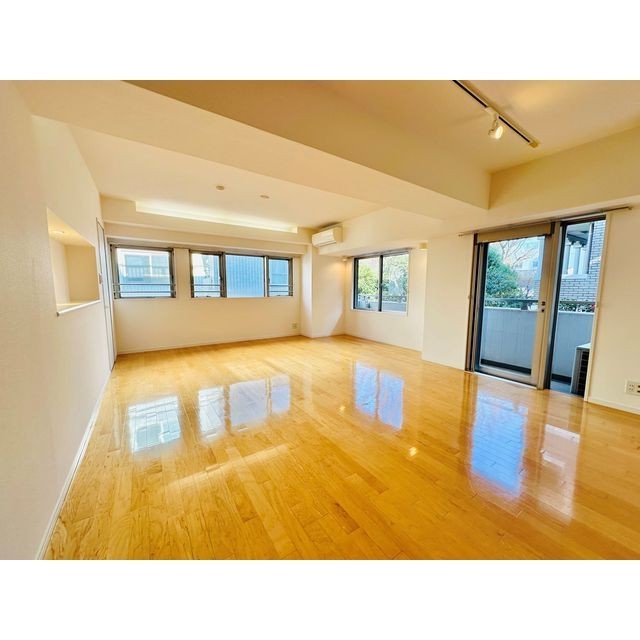 居室・リビング　内観1※別部屋参考写真