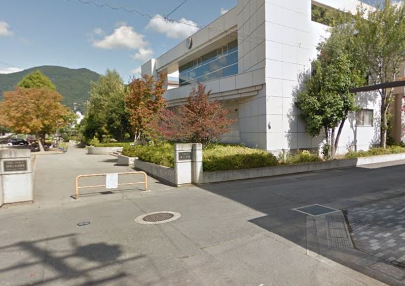 小学校　上田市立東小学校（小学校）まで864m