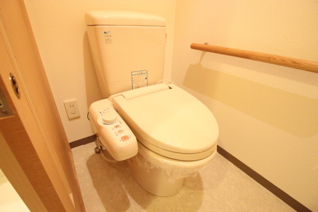 トイレ　※別号室の参考写真のため、現況優先です。