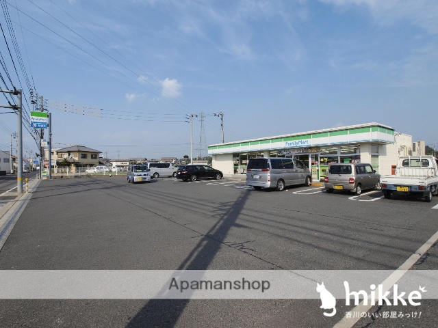 コンビニ　ファミリーマート（コンビニ）まで1110m