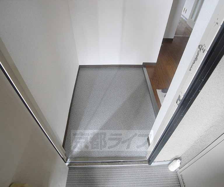 阪急京都線 桂駅 徒歩14分 3階建 築41年の玄関写真