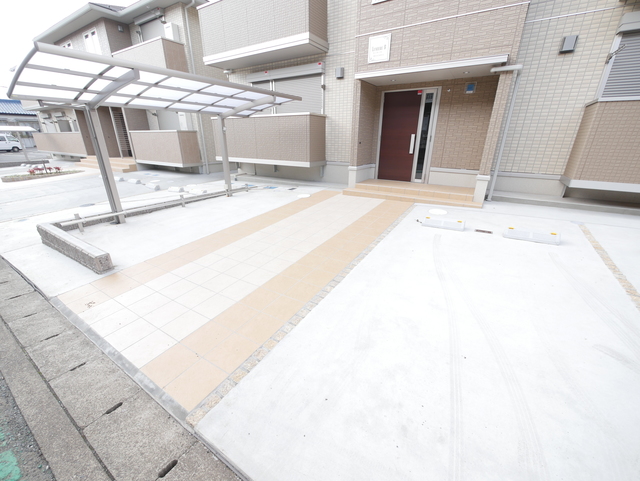 エントランス　★タイルのきれいなエントランスです★