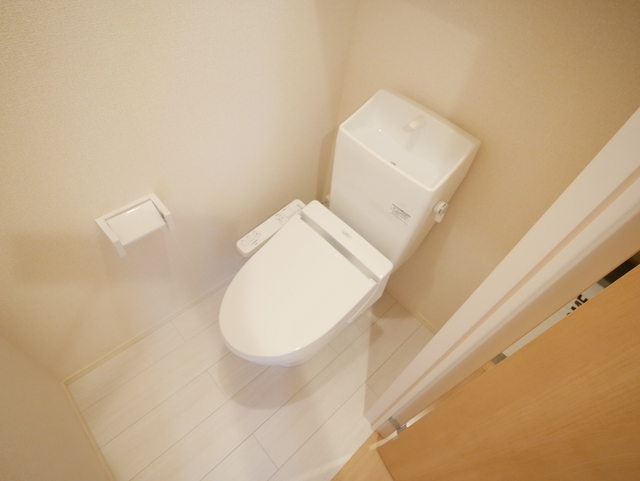 トイレ　★嬉しい温水洗浄便座のトイレです★