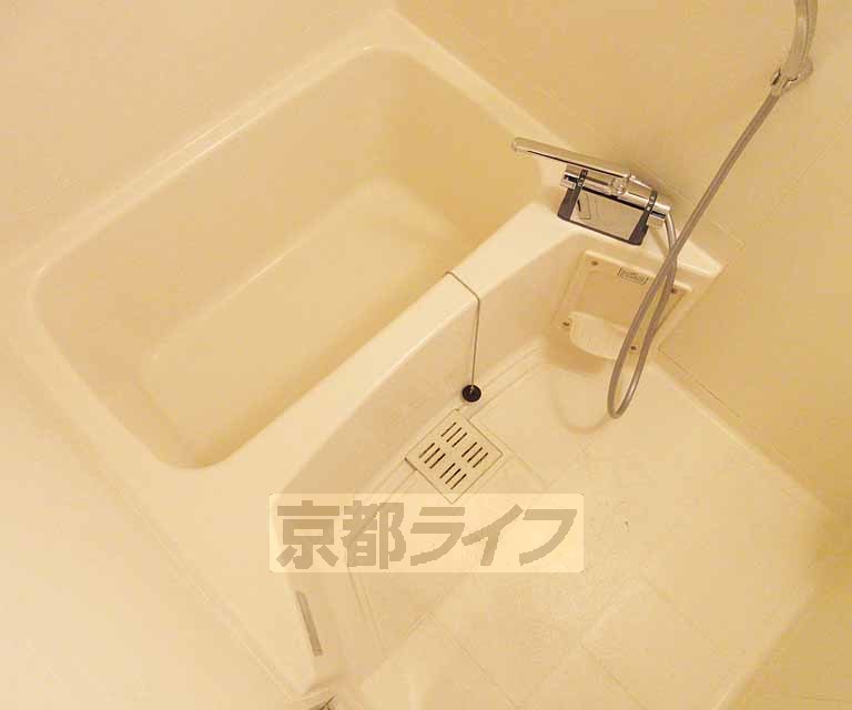 バス・シャワールーム　混合水栓に交換してます。